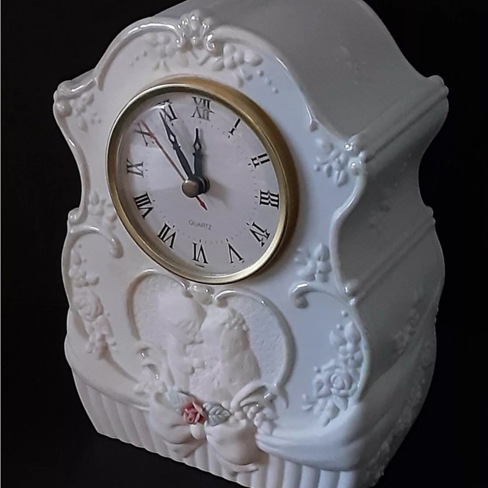 VINTAGE Precious Moments Mantle QUARTZ Clock Works Great 1995 Wedding COUPLES - Picture 3 of 7